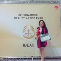 GIÁM ĐỐC THẨM MỸ VIỆN THẢO VY NGỒI “GHẾ NÓNG” CUỘC THI K BEAUTY OLYMPIC 2017, SEOUL